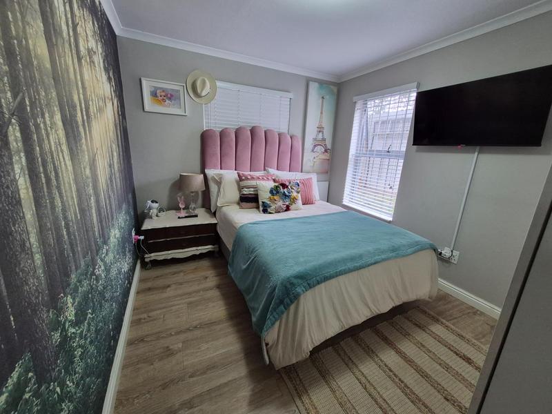 To Let 4 Bedroom Property for Rent in Oude Westhof Western Cape